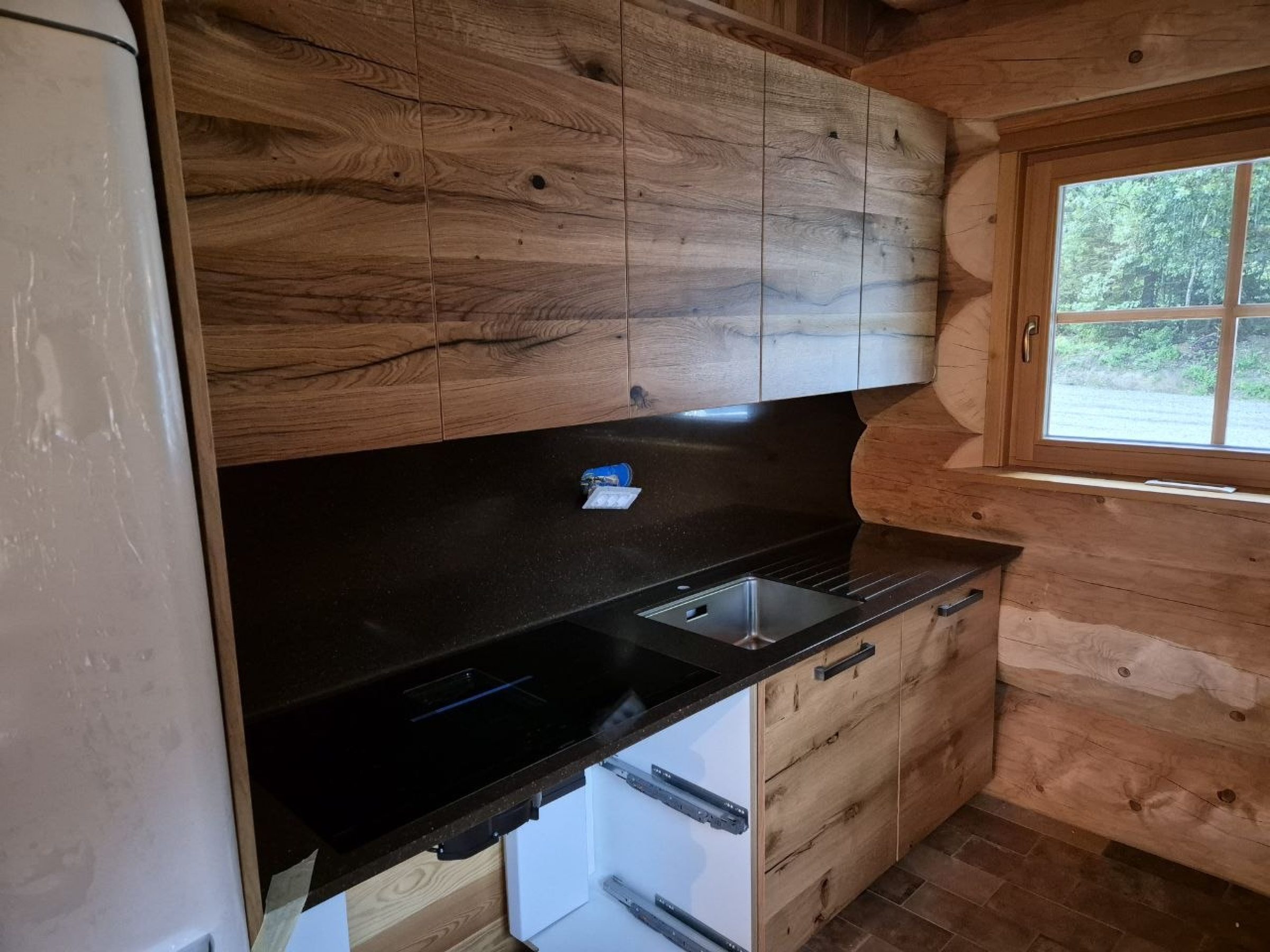 Rustikalna kuhinja po meri