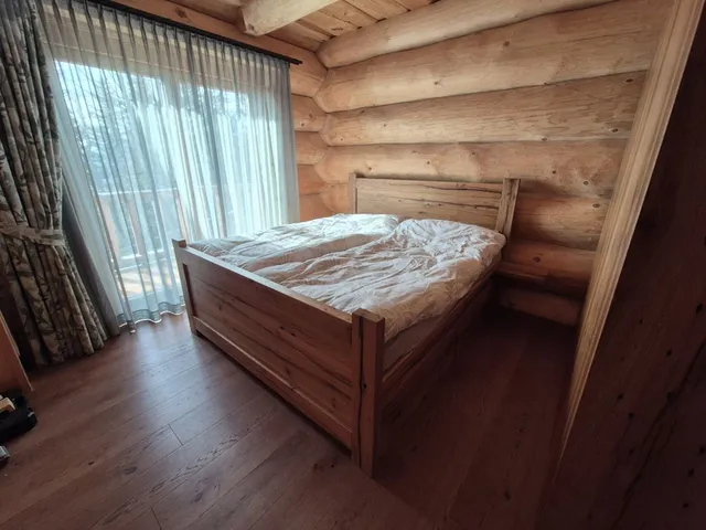 Postelja iz masive po meri